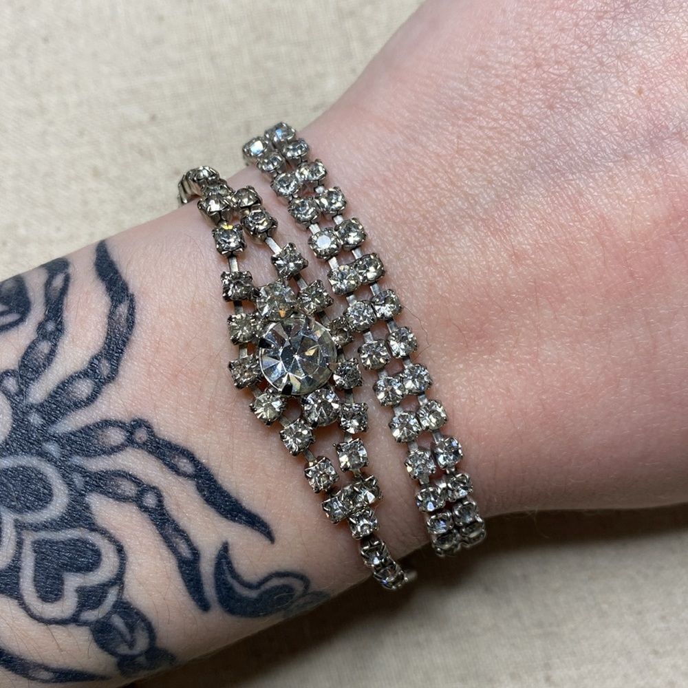 💛 Jay Kel Rhinestone Double Strand Bracelet - Picture 3 of 5